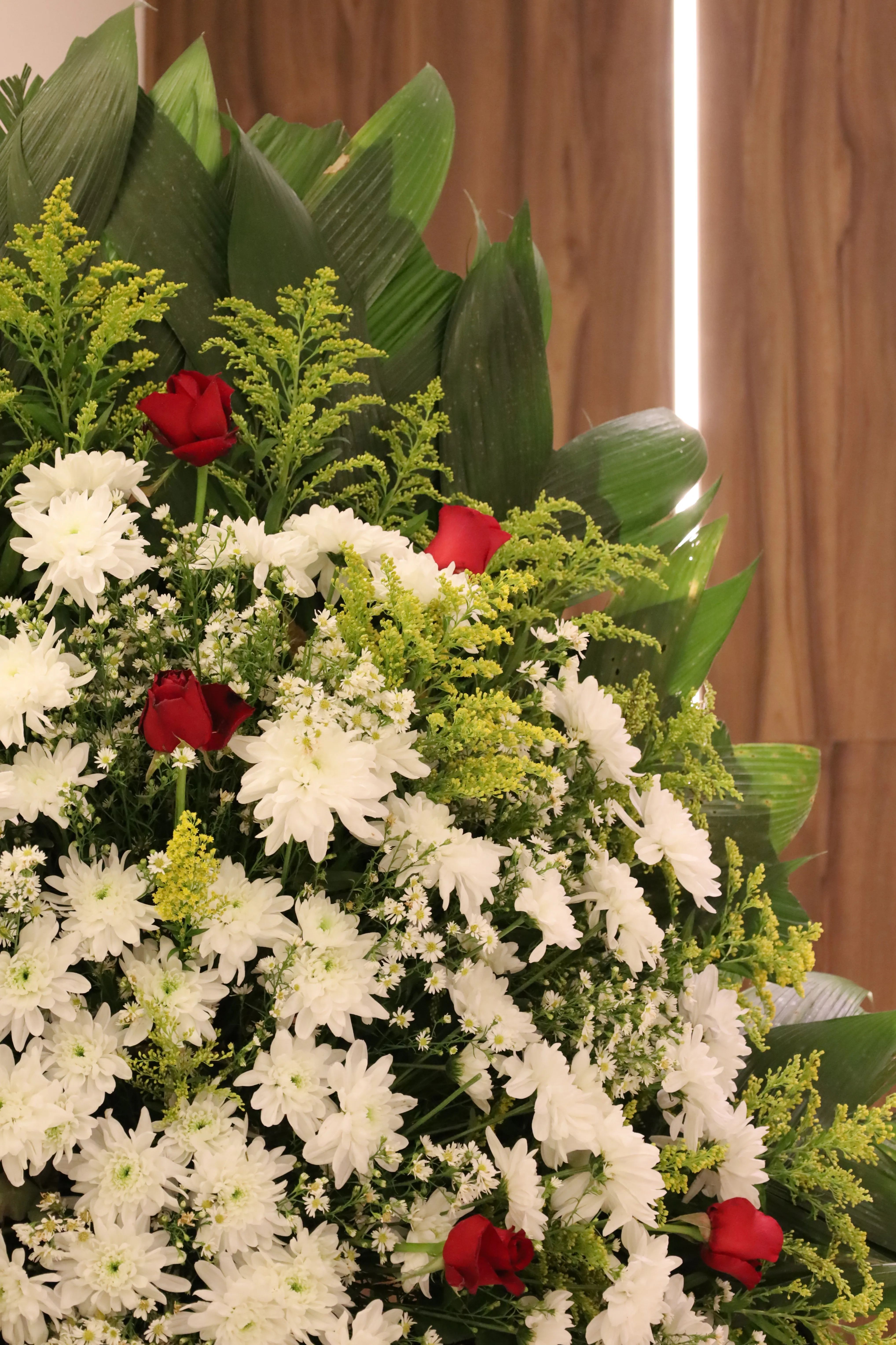 Preparação, tanatopraxia e coroas de flores para homenagens